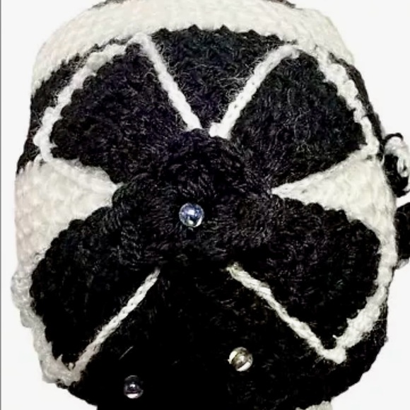 Women’s Windmill Design Studs Crocheted Knit Winter Hat White Black Wide Stripes - Picture 2 of 9
